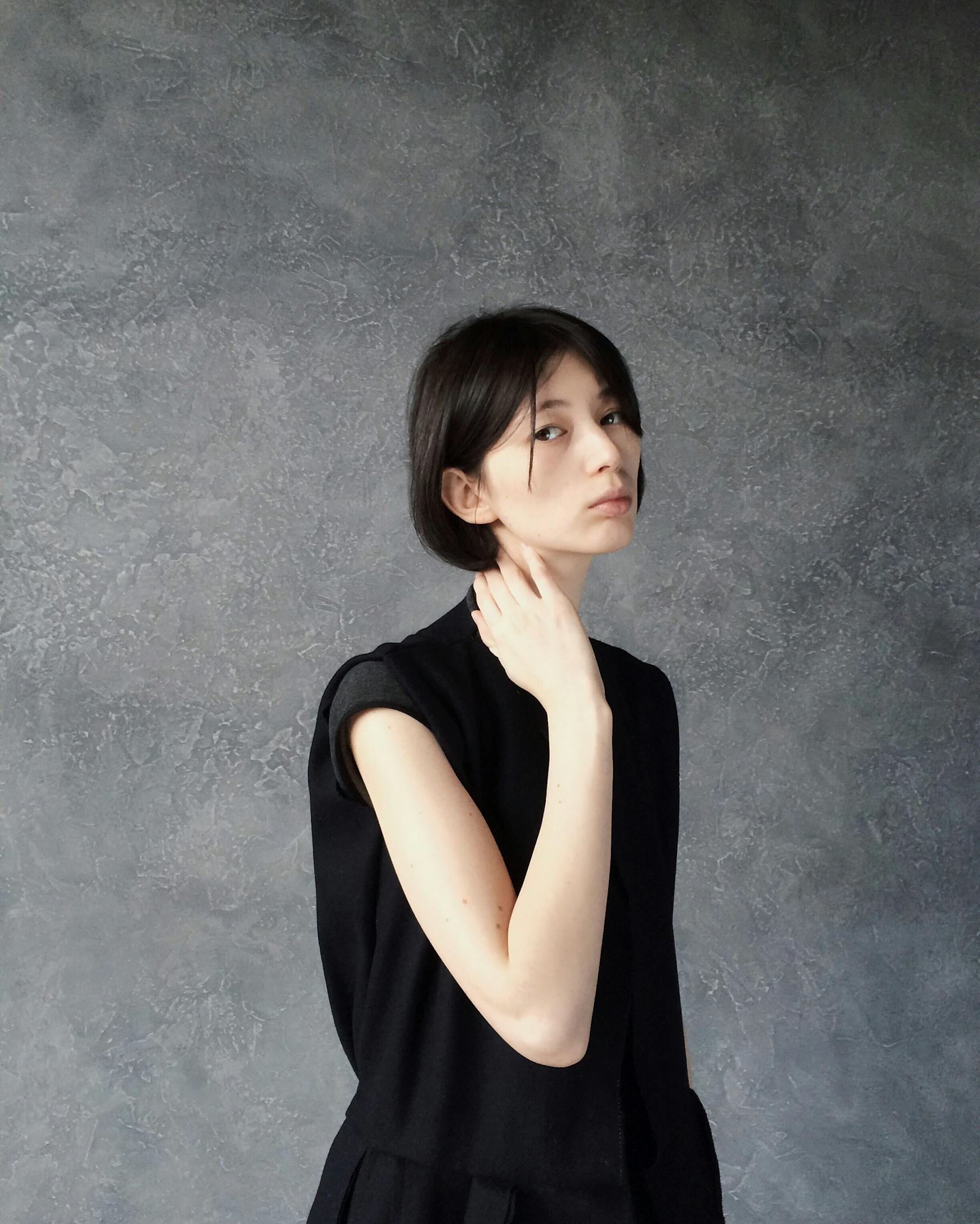短发女明星的魅力与风采，图片展示独特风采
