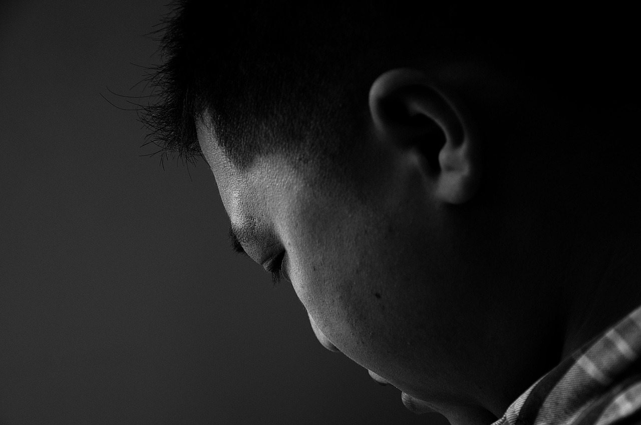 动漫侧脸男的魅力与个性展现