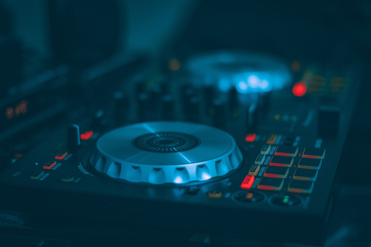 最新DJ热门曲目集结，潮流音乐之声引领风尚潮流