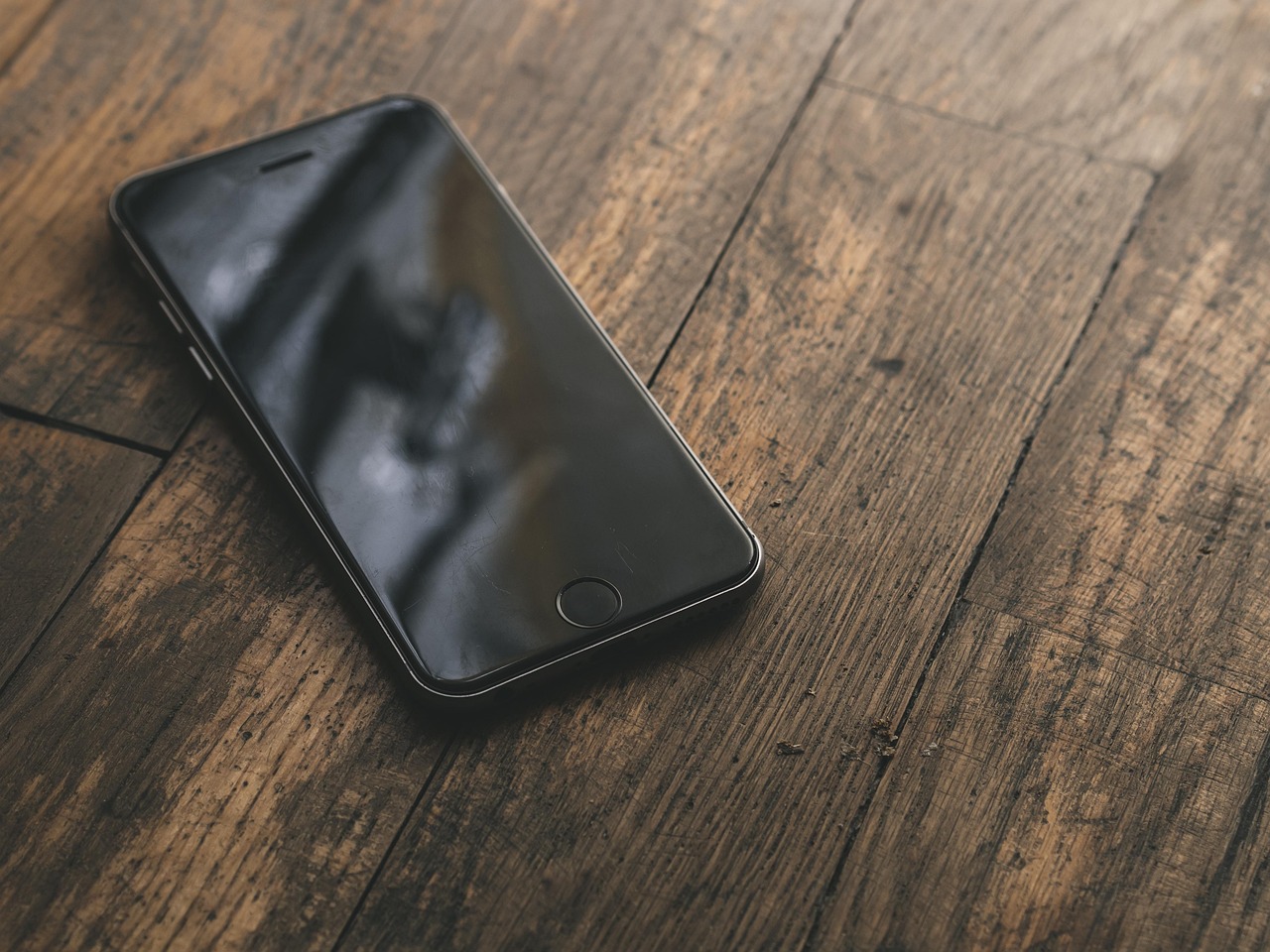 4月最新iPhone引领科技潮流，全新发布震撼登场！
